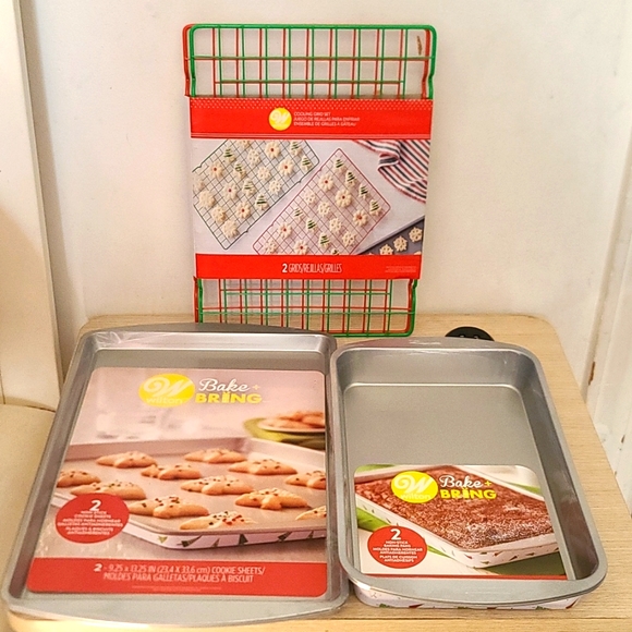Wilton Other - Baking pan bundle